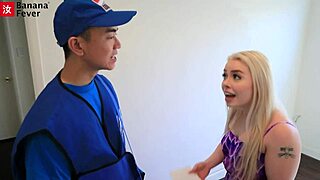 An Asian guy had sex with Chinese teen girl creampied in Bananafever video