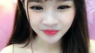 Sultry Korean babe performs a wonderful live camera show