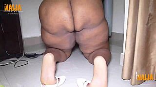 Black adult webscorce performer oral and vaginal intercourse with huge bar with hot successful lesbian scene