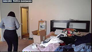 Live stream: Big titted girl flashes her boobs