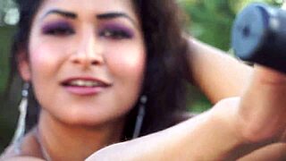 Pakistan girl Maya Ratii lay bare her affection on cock in webcam promotion