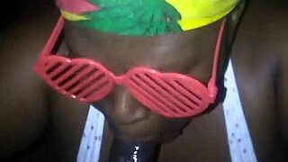 i giv sloppy blowjob to monsta cock, cum on face.