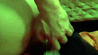 isso que é um cu arrombado sendo fudido com dildo