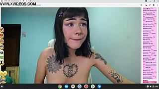 Úzka 18+ rocker cosplay baba nahá na cam s tetovaniami 😈