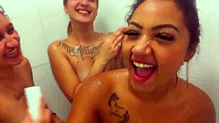 me and my two hot teen friends get lesbian in the shower 😘