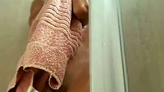 cámara oculta catches karol smith bathing outdoors