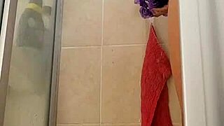 cámara oculta catches karol smith bathing outdoors