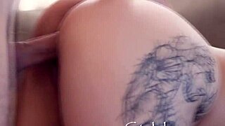 Kimmy 性骚图片 she is caught with her stepmom