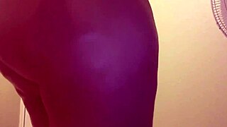 White Girl Twerking Her Big Ass Seductively