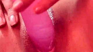 ven y te muestro como me desnudo para masturbarme mientras tu miras abrir mi lindo coño