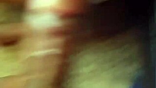 Domácí anál session s černou amatérkou