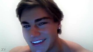 Jeff Seid flexes his muscular body in high definition.