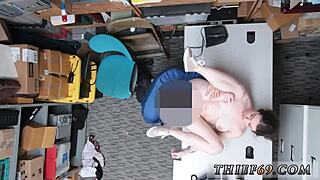 Police woman questions thief in total denial from start