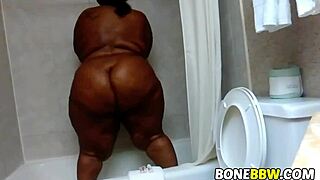 Wow, that big ass BBW in the shower!