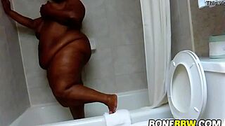 Wow, that big ass BBW in the shower!