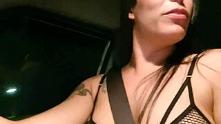 ट्रांस ब्यूटी को राइड पर उठाया ब्लोजॉब फेशियल कमशॉट के लिए