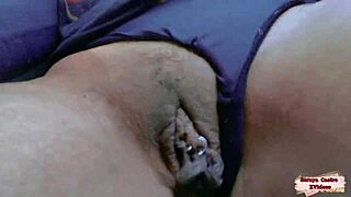 Se masturbando gostoso dentro do uber indo trabalhar