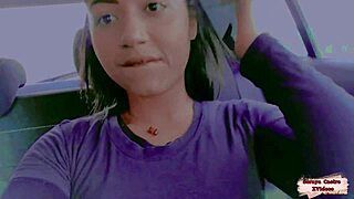 Se masturbando gostoso dentro do uber indo trabalhar