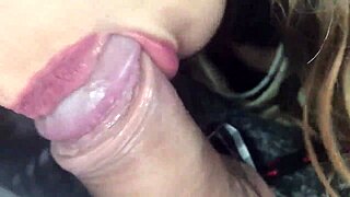 Free pics and videos – Amateur teen sucking in the open air