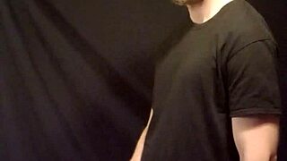 A big cocked gay man mastarbates