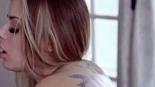 Vanna and Anna finger fuck and eat pussies.