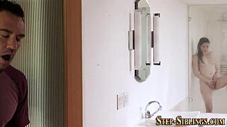 Нахалната заварена сестра язди кур в диво тийн 18+ действие