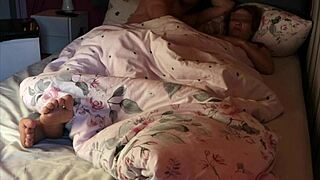 Mature amateur girl orgasm with finger