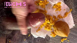 Boy, suck mommy's big dick while eating coxinha.