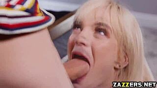 plavuša drugarica bira veliki kurac dečka