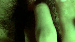 Mokre cipki w intymnej lesbijskiej zabawie