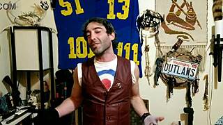 Max Shenanigans rocks cosplay outfit! 😍