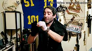 Max Shenanigans rocks cosplay outfit! 😍