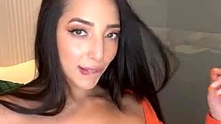 Lis del Castilho is a beautiful Brazilian lady who love to tease the world using her lovely body appeared on webcam