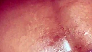 Hän rakastaa ottaa ison kyrvän perseeseen