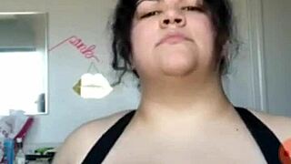 She Got Naughty With Her Tits And Sexy Moves