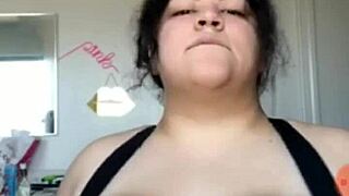 She Got Naughty With Her Tits And Sexy Moves