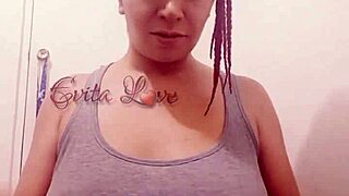 me encanta mis pezones evita love