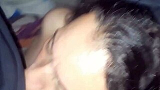 madrastra milf es follada por la boca y recibe semen en la boca.