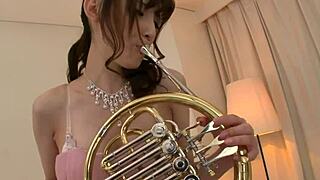 야, 그녀가 혼 불고 자위하는 거 봤어?