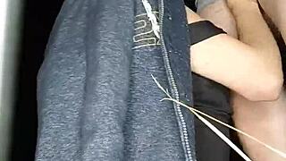 Jolie jeune rousse suce une queue en ext�rieur