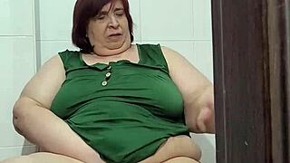 mature coolmarina pees and finds her fuck buddy?