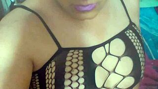 Super Sexy Escort Shemale Wants To Show Her Body!