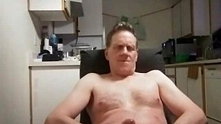 another amateur cums in missionary position