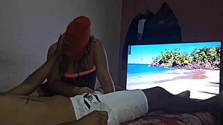 Est� rica colombiana enmascarado se mete en mi habitaci�n y me lo chupa bien rico