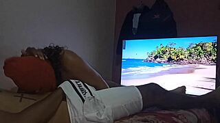 Est� rica colombiana enmascarado se mete en mi habitaci�n y me lo chupa bien rico