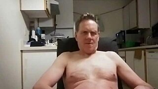 another amateur cums in missionary position