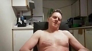 another amateur cums in missionary position