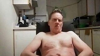 another amateur cums in missionary position