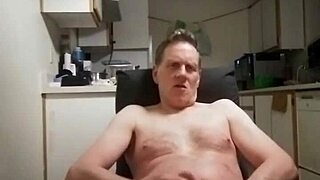 another amateur cums in missionary position