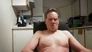 another amateur cums in missionary position